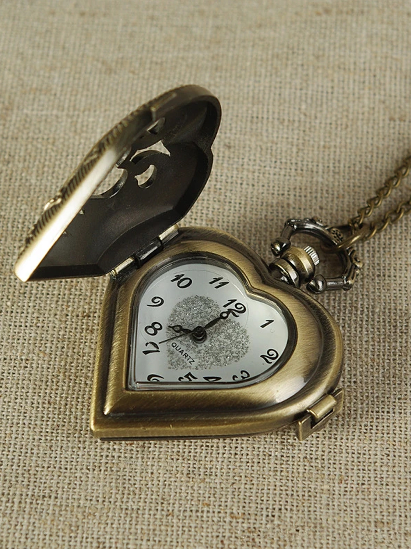 Vintage hollowed out heart-sha - Vintage Digital Watch incelemesi ve fiyatı