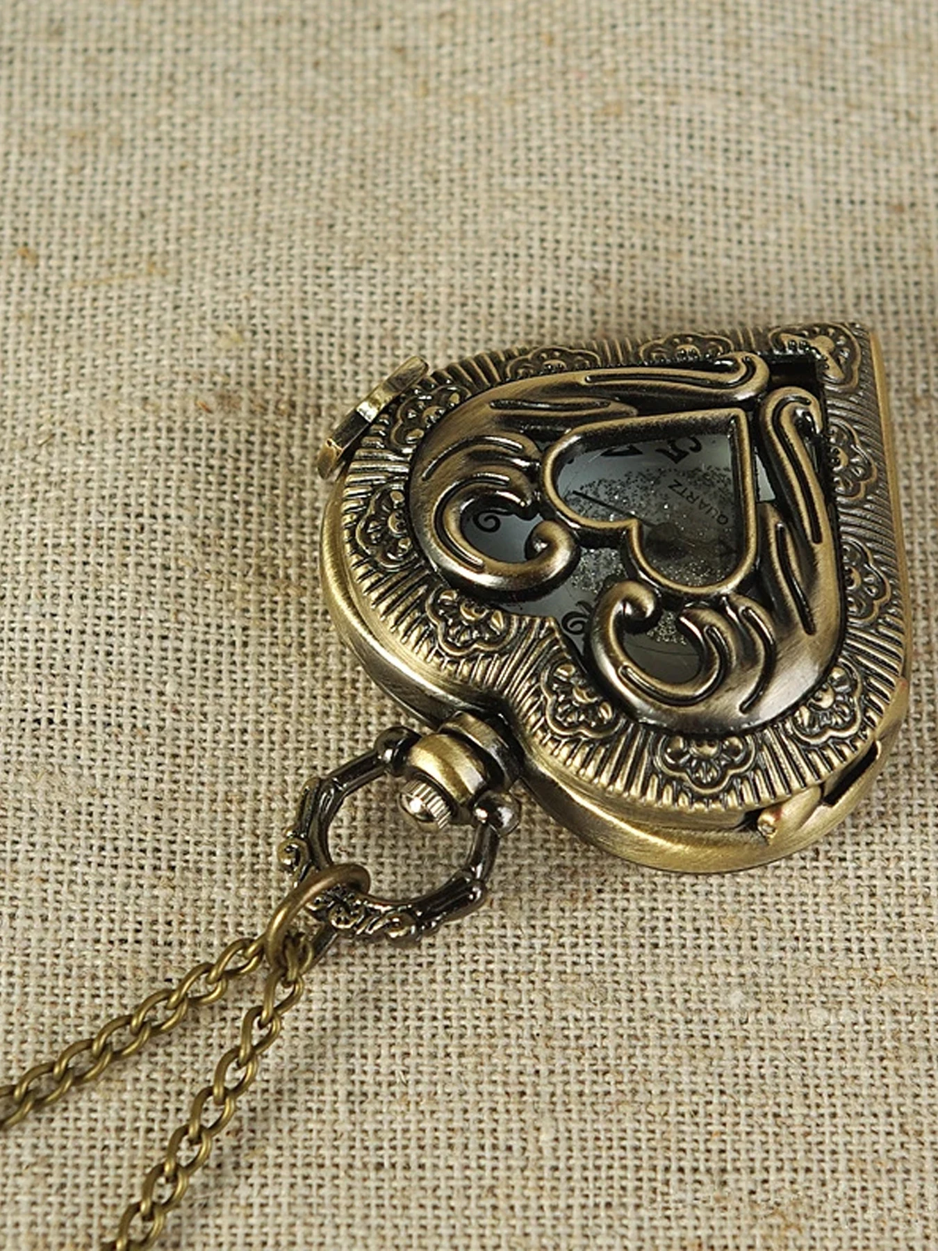 Vintage hollowed out heart-sha - Vintage Digital Watch incelemesi ve fiyatı